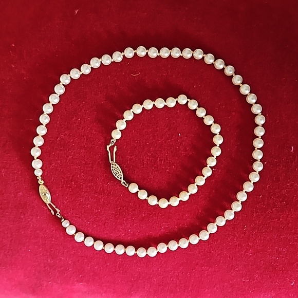 Simulated Pearl Necklace and Bracelet - Picture 1 of 9